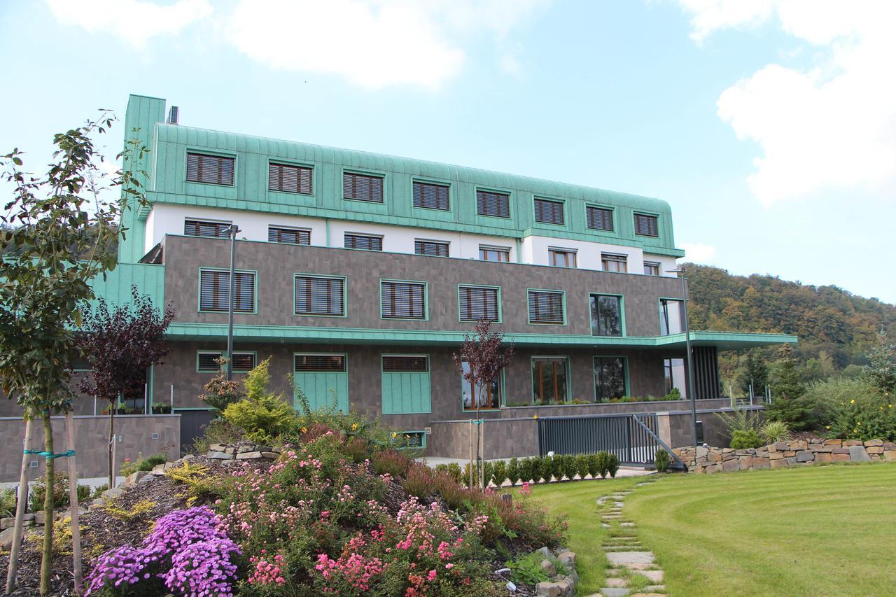 Hotel Bartoš Frenštát pod Radhoštěm Buitenkant foto