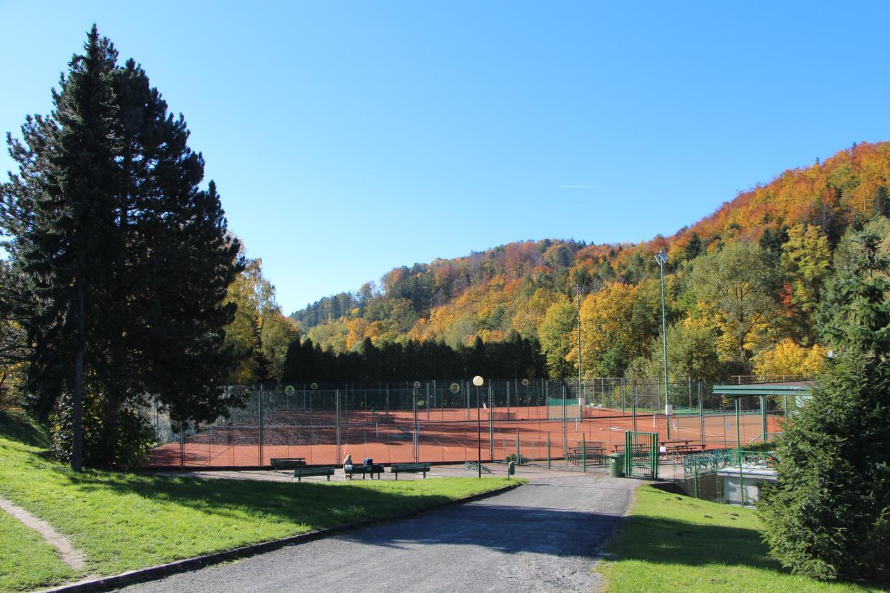 Hotel Bartoš Frenštát pod Radhoštěm Buitenkant foto